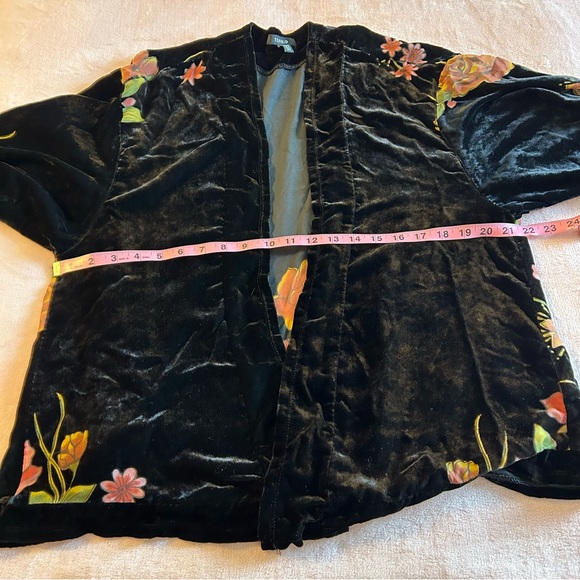 Torrid black velvet with sheer floral duster kimono gothic whimsigoth size 1X/2X - Picture 10 of 11